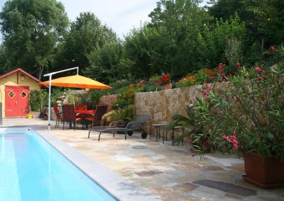 Swimmingpools Perfekt In Den Garten Integriert